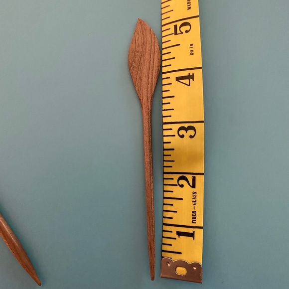 Set of 2 Wooden Hand-carved Scarf Pens - Picture 5 of 6